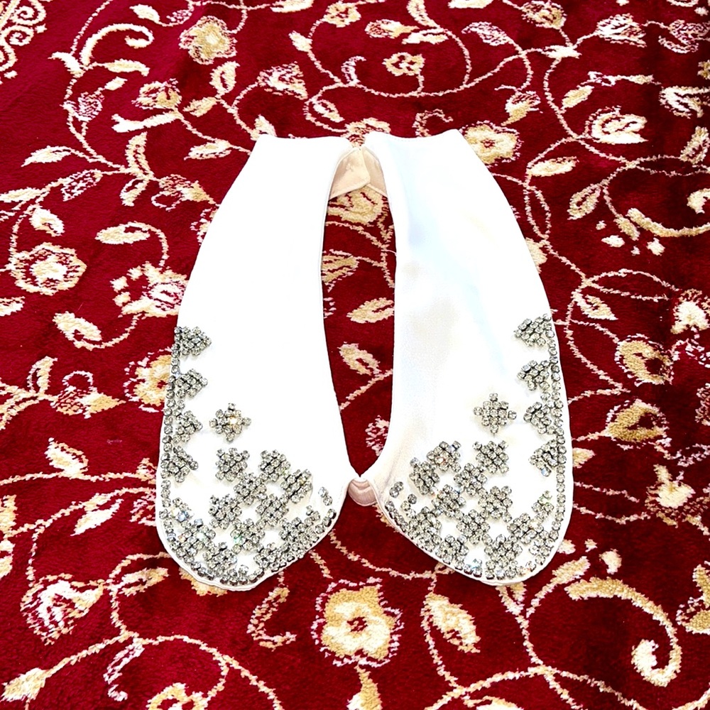 Brand new decorative collar